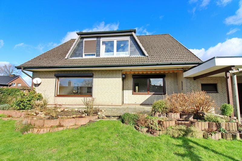 Immobilie in Alveslohe - ZWEI-Familienhaus * (T)RAUM-RIESE mit 205 m² & 2 Garagen ! Auch für Anleger interessant ! - Bild 1