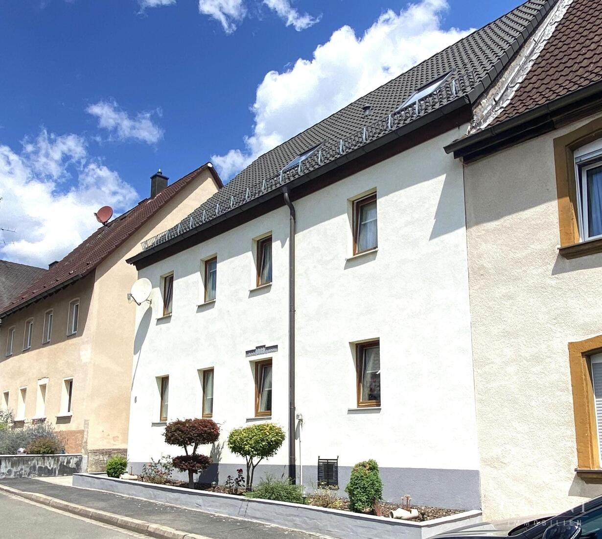 Immobilie in Plech - Generalsaniert- und modernisierte Doppelhaushälfte mit Maisonette - Studioeinliegerwohnung in Plech - Bild 1