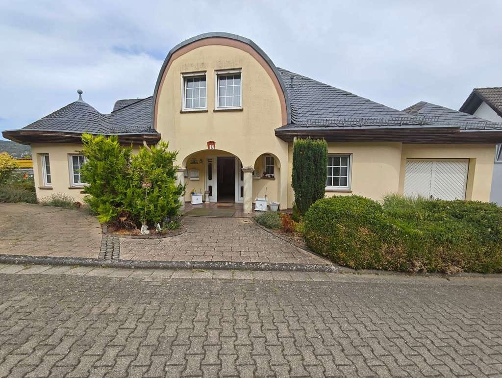 Immobilie in Niederheimbach - Niederheimbach - Einzigartige Villa in Top-Lage mit Garage und unverbautem Rheinblick - Bild 0