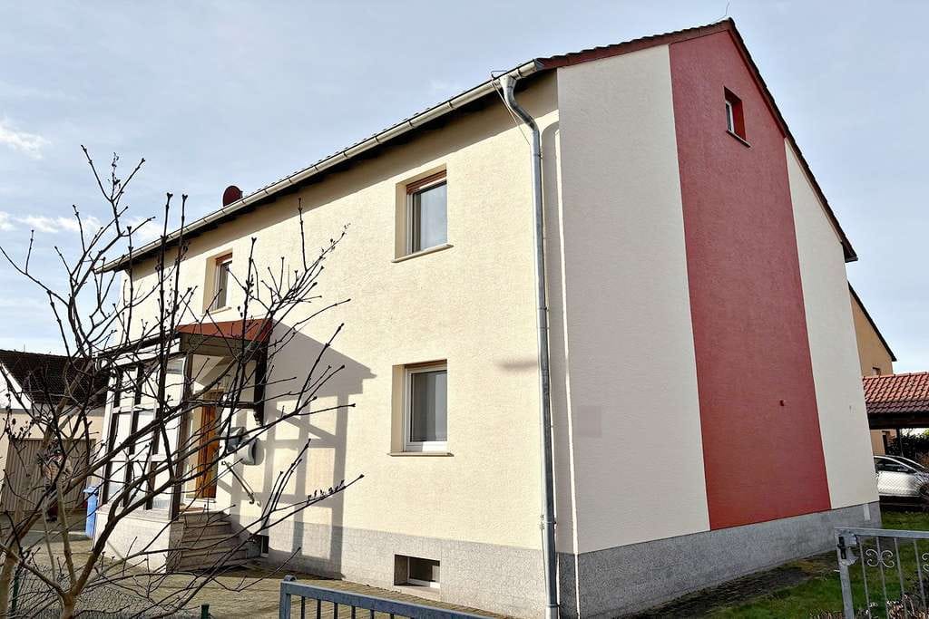 Immobilie in Johannesberg - VERMIETETES 2-FAMILIENHAUS MIT DOPPELGARAGE + GROSSEM GRUNDSTÜCK IN JOHANNESBERG - Bild 0