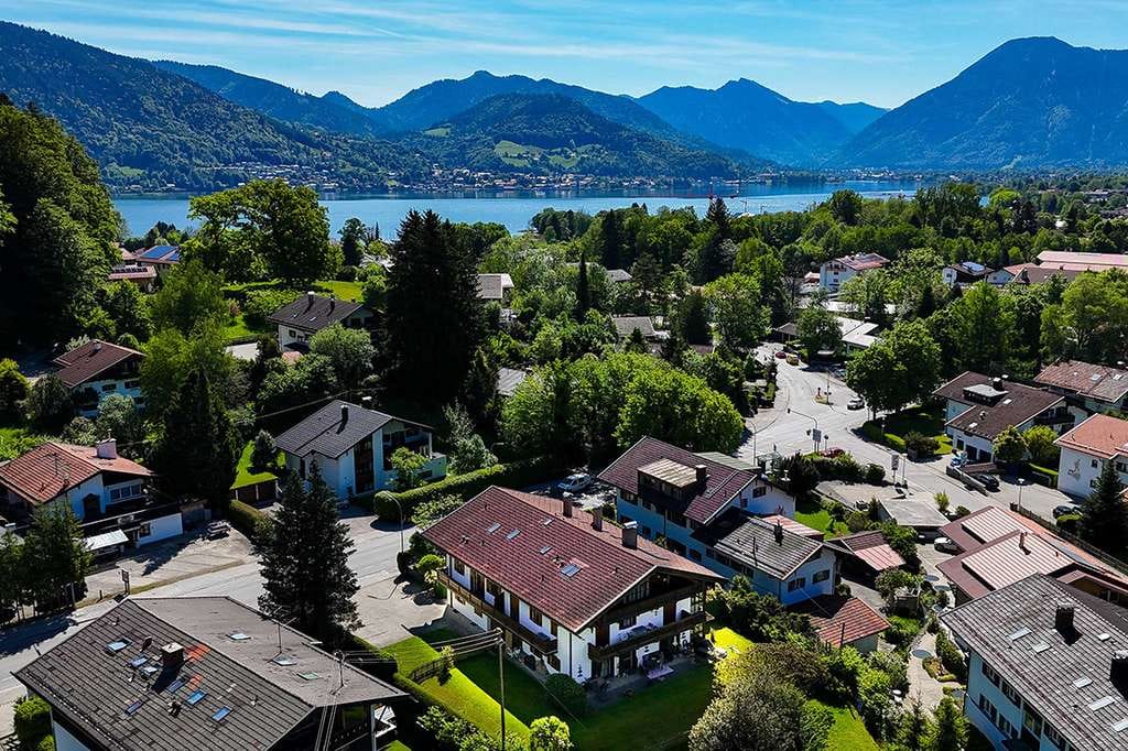 Immobilie in Bad Wiessee - CHARMANTE 2-ZIMMER-ETW MIT GROSSZÜGIGER TERRASSE, BAD WIESSEE - Bild 1
