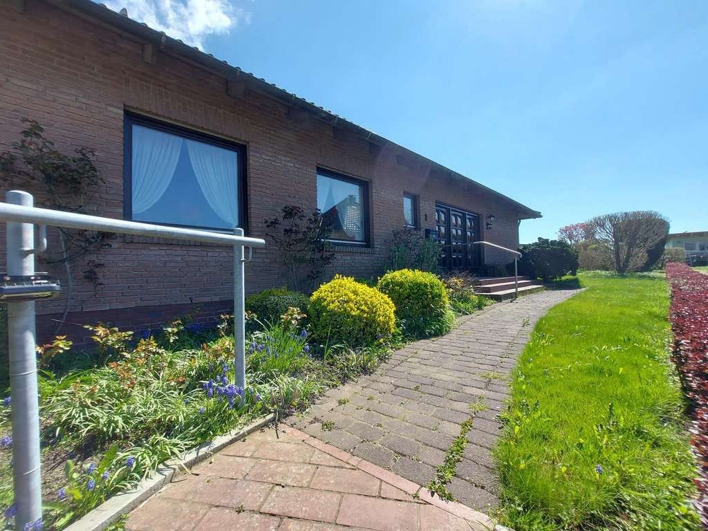 Immobilie in Wohlde - Schickes Einfamilienhaus (ebenerdig) mit Garten und Garage zwischen Kropp und Friedrichstadt - Bild 1