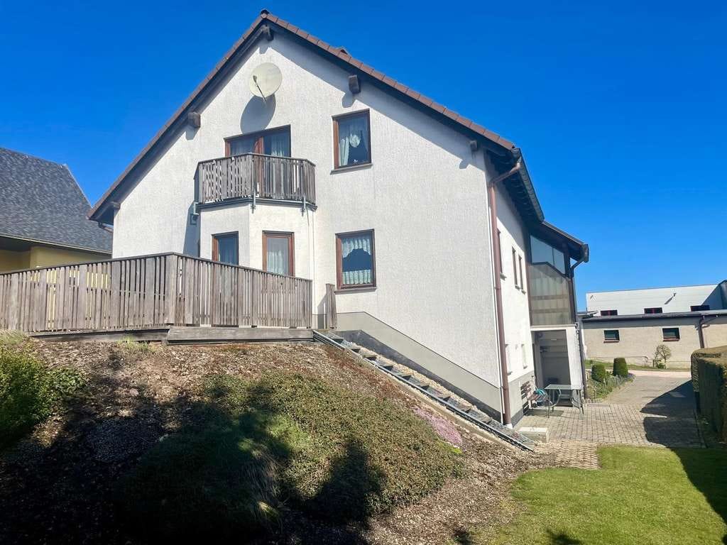 Immobilie in Schönheide - Familienfreundliches Einfamilienhaus mit Einliegerwohnung  - Bild 2