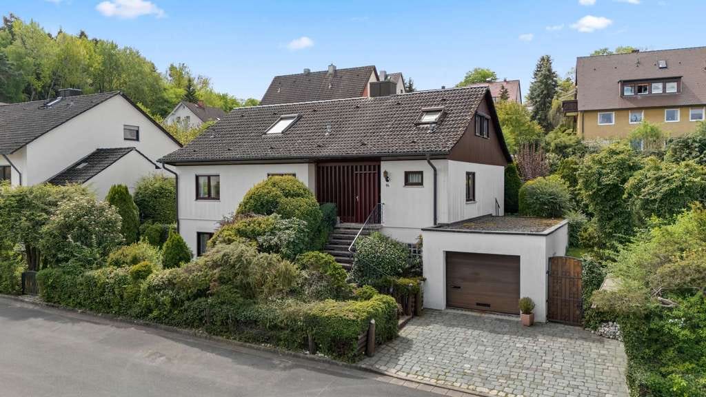 Immobilie in Bayreuth - Zentrale Lage! Einfamilienhaus mit traumhaftem Grundstück und ELW in Aichig - Bild 3