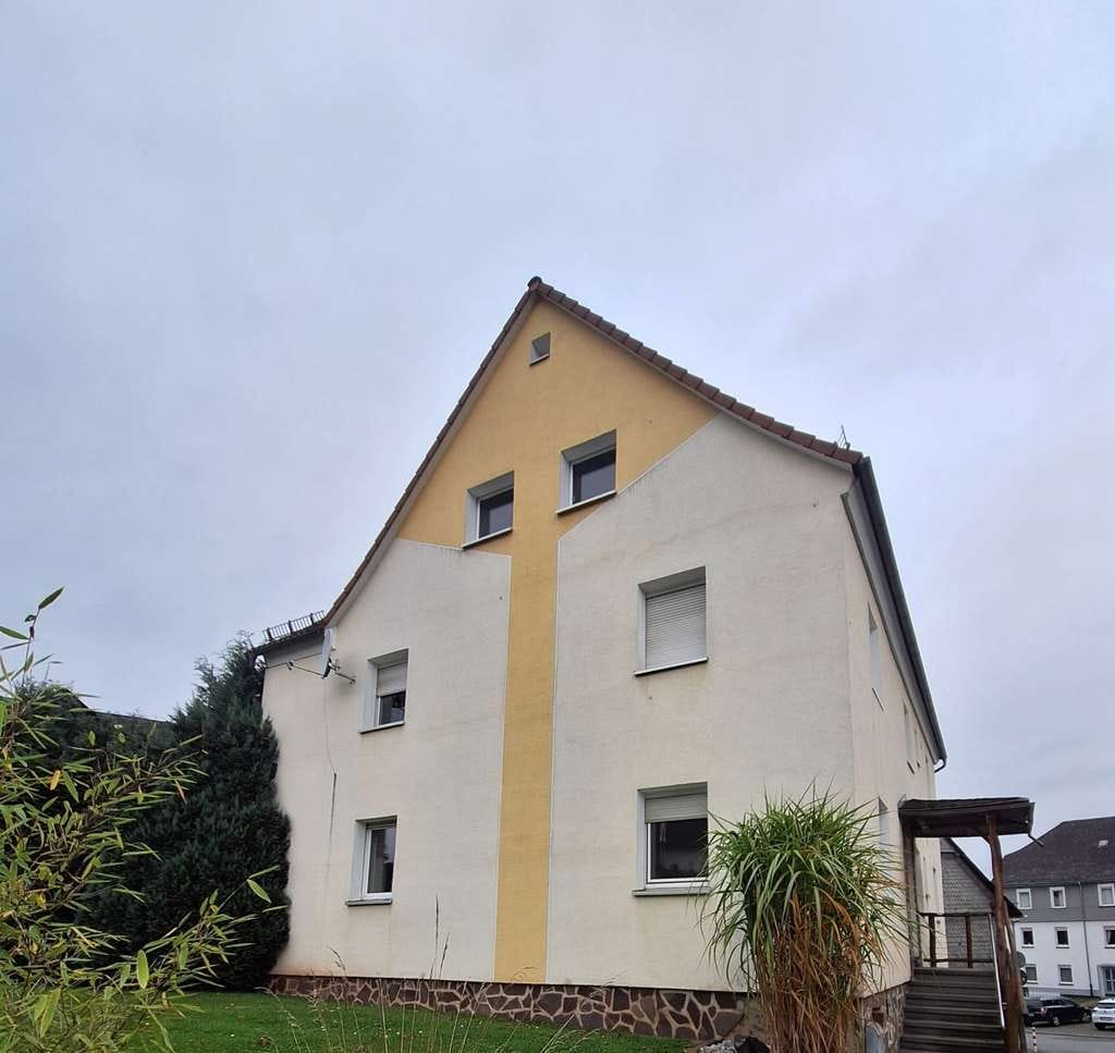 Immobilie in Breidenbach - Einfamilienhaus mit vielen Zimmern in Breidenbach, vermietet  - als Kapitalanlage - Bild 0