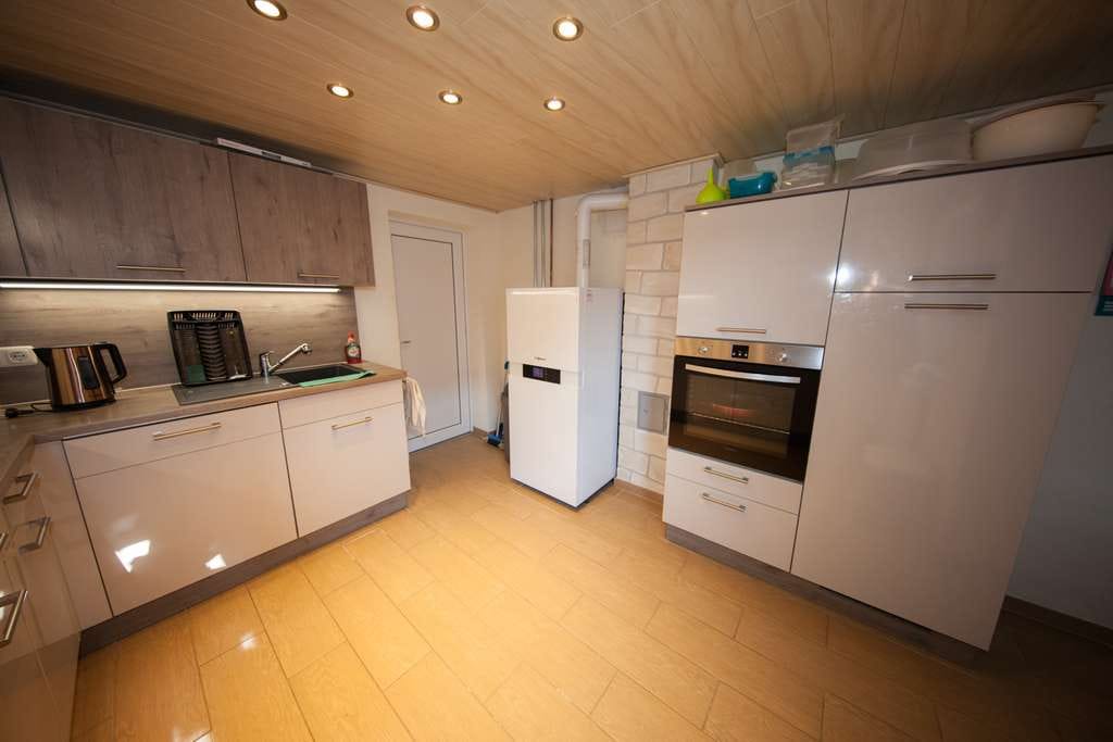 Immobilie in Heldburg - Teilsaniertes Einfamilienhaus in ruhiger Wohnlage in einem Stadtteil von Heldburg! - Bild 3