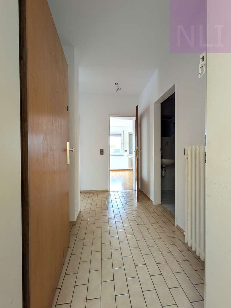 Immobilie in Frechen - Sehr helle 4-Zimmer-Wohnung mit Domblick – Viel Gestaltungspotenzial möglich - Bild 1