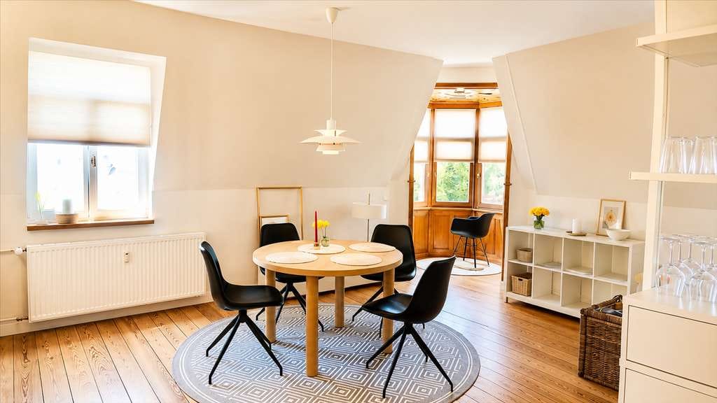Immobilie in Heiligenberg - Frisch renovierte Dachgeschoss-Wohnung mit traumhafter Bodensee- und Alpensicht - Bild 0