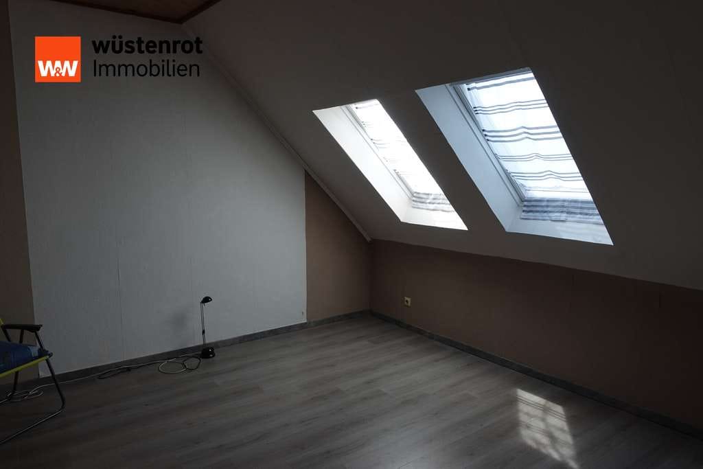 Immobilie in Sömmerda - Doppelhaushälfte mit Einliegerwohnung, Wintergarten & moderner Energietechnik - Bild 2