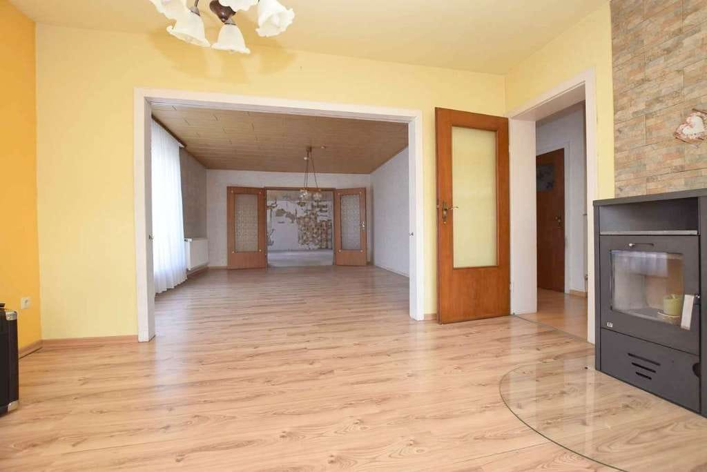 Immobilie in Peine - Großes, freistehendes Einfamilienhaus mit viel Platz, Vollkeller + Garage... - Bild 1