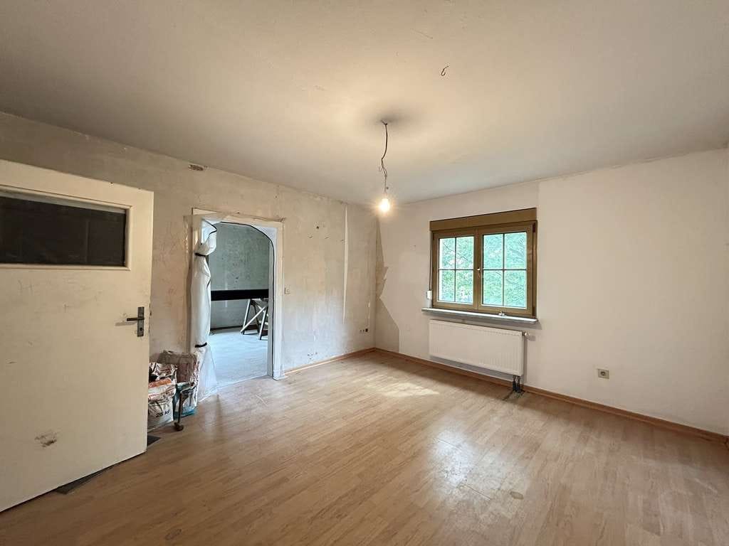 Immobilie in Wiesthal - Solide Basis für Ihr Eigenheim – Haus mit begonnenen Modernisierungen - Bild 3