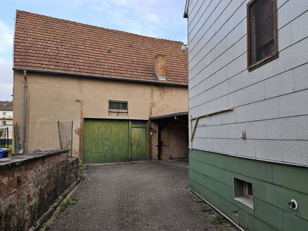 Immobilie in Zweibrücken - Einfamilienhaus mit großer Scheune in Zweibrücken-Ixheim - Bild 1