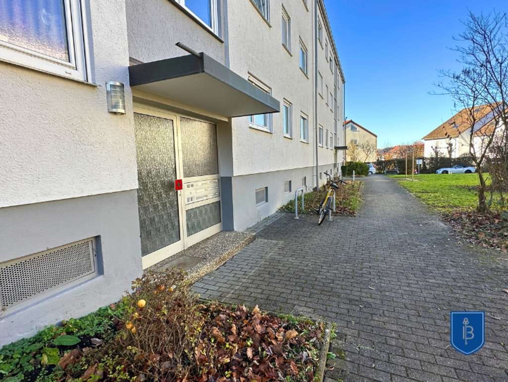 Immobilie in Metzingen - Attraktive Hochparterre-Wohnung mit Balkon und Garage - Bild 1