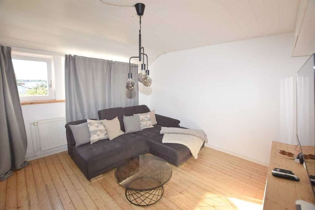 Immobilie in Lengede - Kapitalanlage: Schöne, modernisierte Dachgeschoss-Wohnung mit Garten... - Bild 1