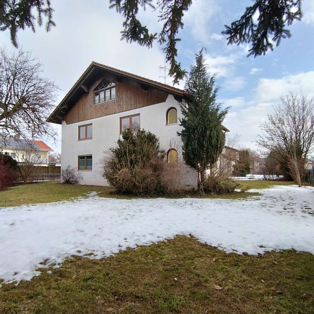 Immobilie in Türkheim - Großes Zweifamilienhaus mit Doppelgarage, Garten und großem DG - Bild 0
