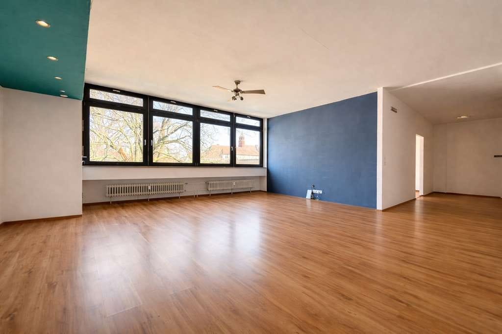 Immobilie in Sindelfingen - Zentraler geht’s kaum: 2,5-Zimmer mit 88 m², Aufzug und viel Potential in der Sindelfinger City! - Bild 0
