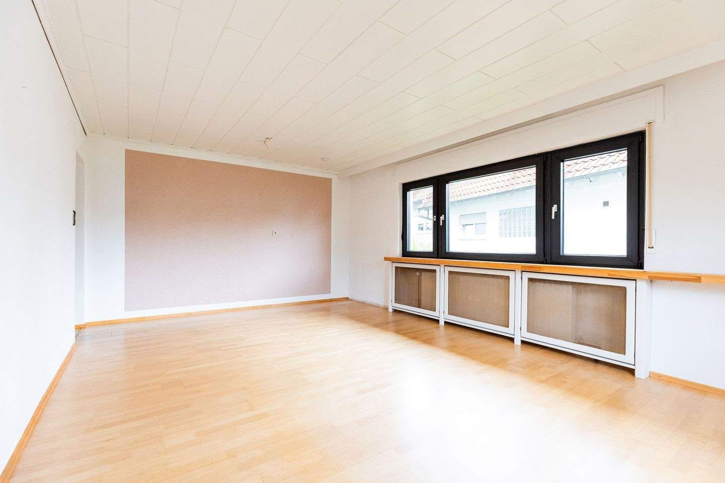 Immobilie in Bischofsheim - Großes 2-Familienhaus mit Tageslichtbädern, Terrasse, Balkon, Garage und schönem Garten - Bild 4