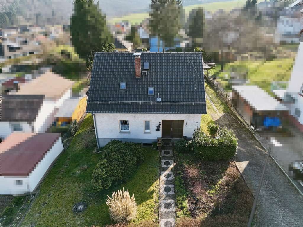 Immobilie in Hohenstein - Hohenstein-Born: Ein Einfamilienhaus mit Garage und großem Grundstück sucht Handwerker zum modernisi - Bild 2