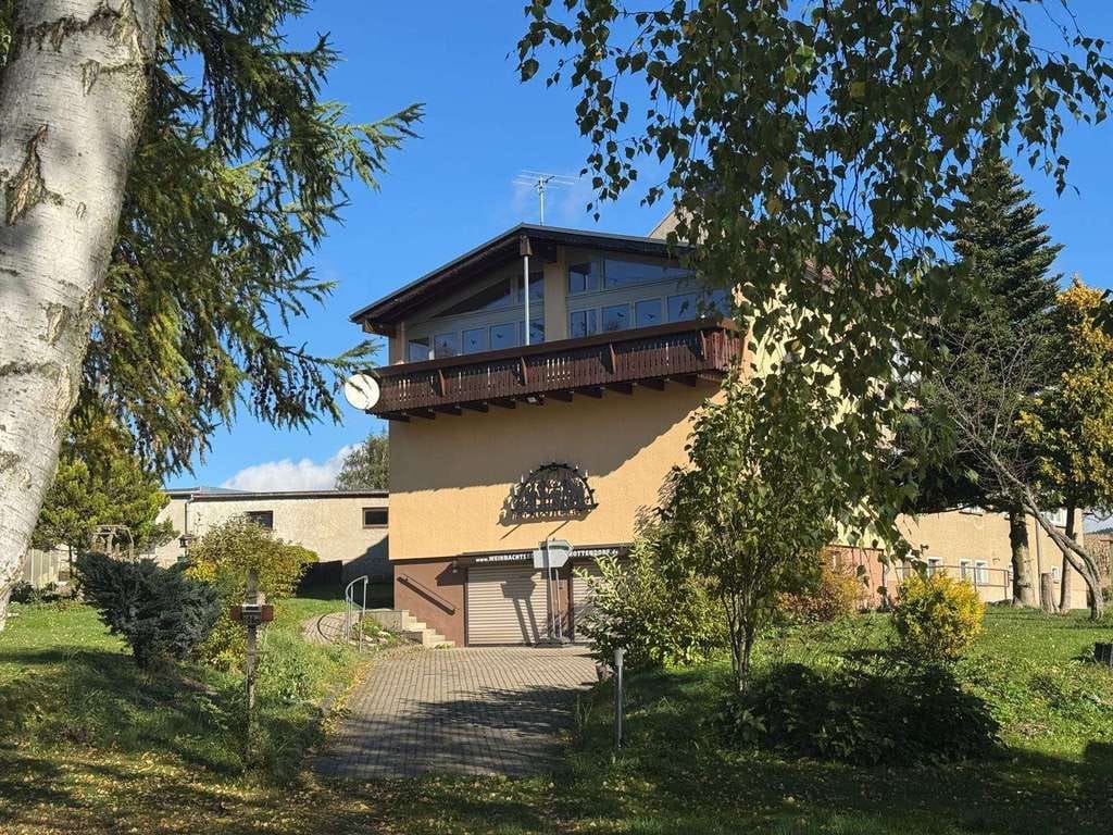 Immobilie in Crottendorf - So viel Platz im neuen Zuhause! ETW mit Garten und Garagen! - Bild 0