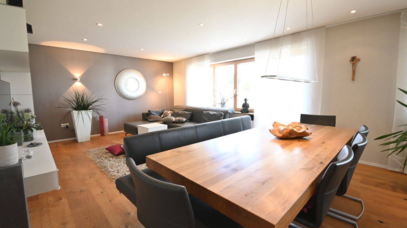 Immobilie in Berngau - Familienglück auf drei Ebenen: Top gepflegtes Zweifamilienhaus mit ausgebautem DG in Berngau - Bild 3