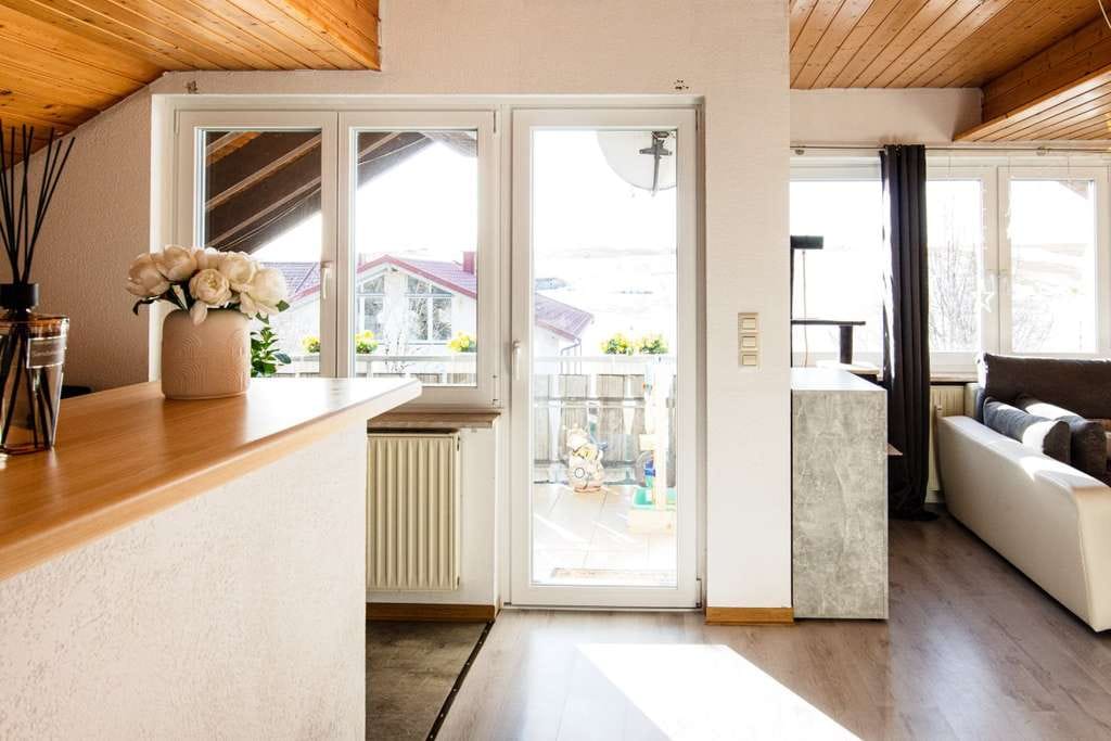 Immobilie in Schopfheim - Attraktive 4-Zimmer-DG-Wohnung in idyllischer Lage - Bild 1