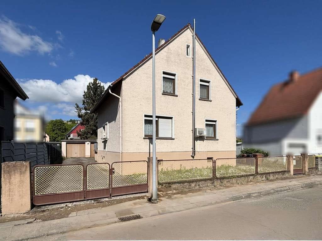 Immobilie in Dienheim - Zuhause mit Möglichkeiten-Zweifamilienhaus auf schönem Grundstück! - Bild 1