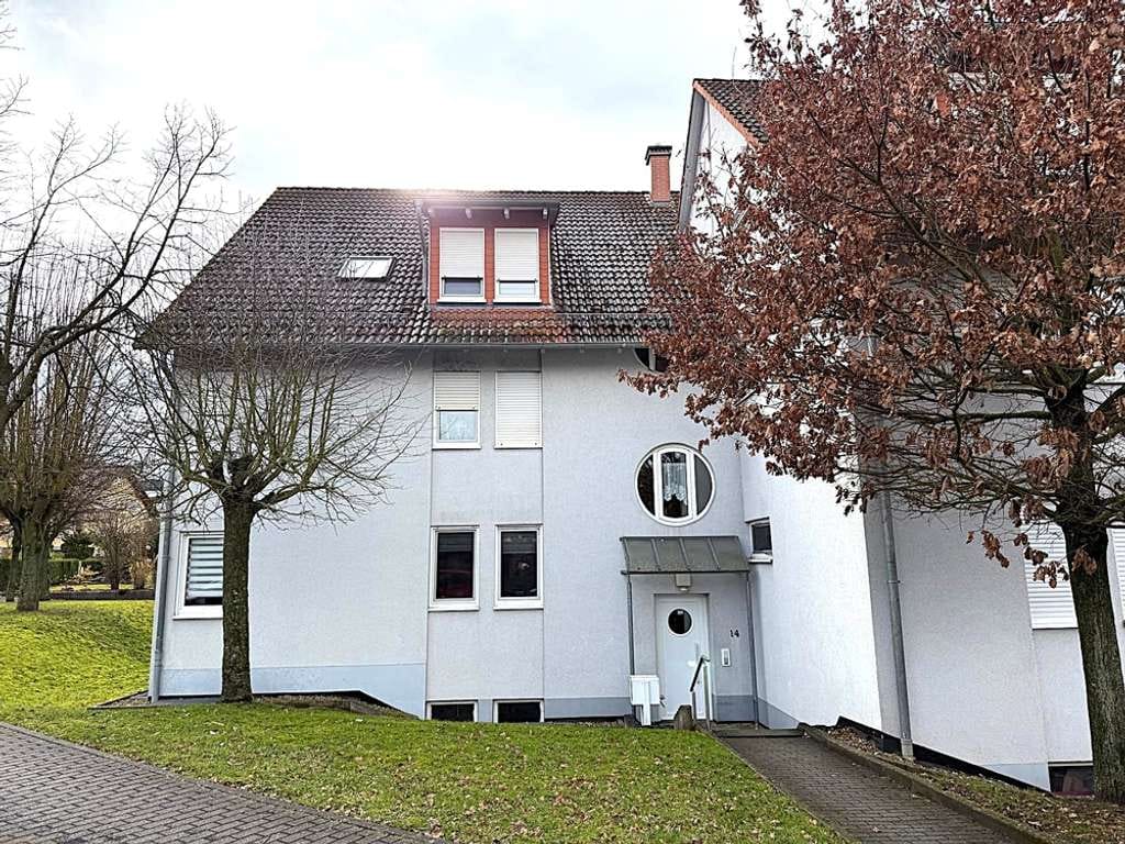 Immobilie in Bebra - Wohnung 1. OG mit 4 ZKB in beliebter Lage von Bebra ! - Bild 0