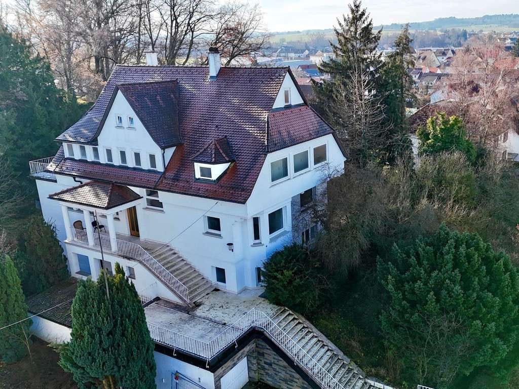 Immobilie in Dußlingen - Villenanwesen mit 3 Wohneinheiten - seltene Gelegenheit für Investoren - Bild 2