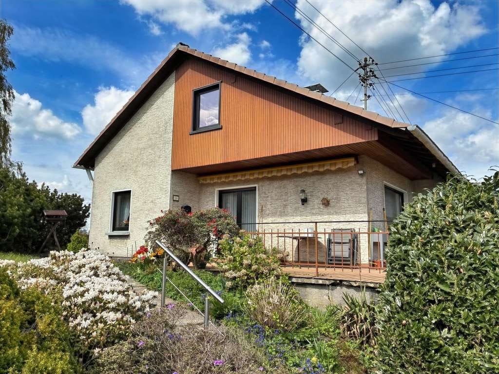 Immobilie in Freudenberg - Freistehendes Einfamilienhaus mit herausragendem Grundstück in Freudenberg-Hohenhain - Bild 1