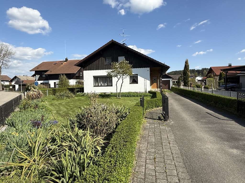 Immobilie in Triftern - Solides Einfamilienhaus mit traumhaften Garten und Nebengebäude - Bild 4
