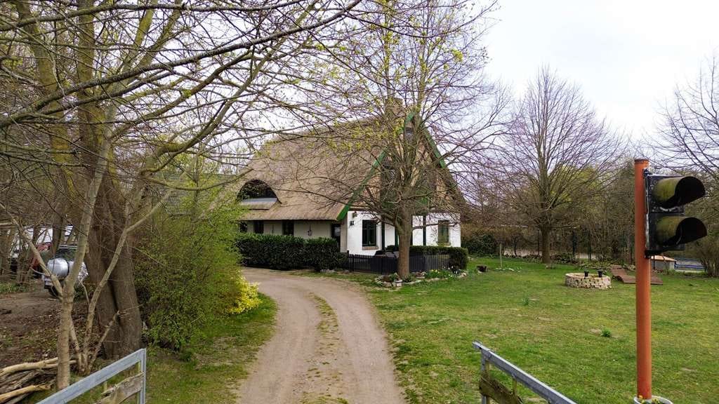 Immobilie in Mölschow - Historisches Reetdachhaus mit 3 Einheiten – Wohnen mit besonderem Flair auf Usedom - Bild 1