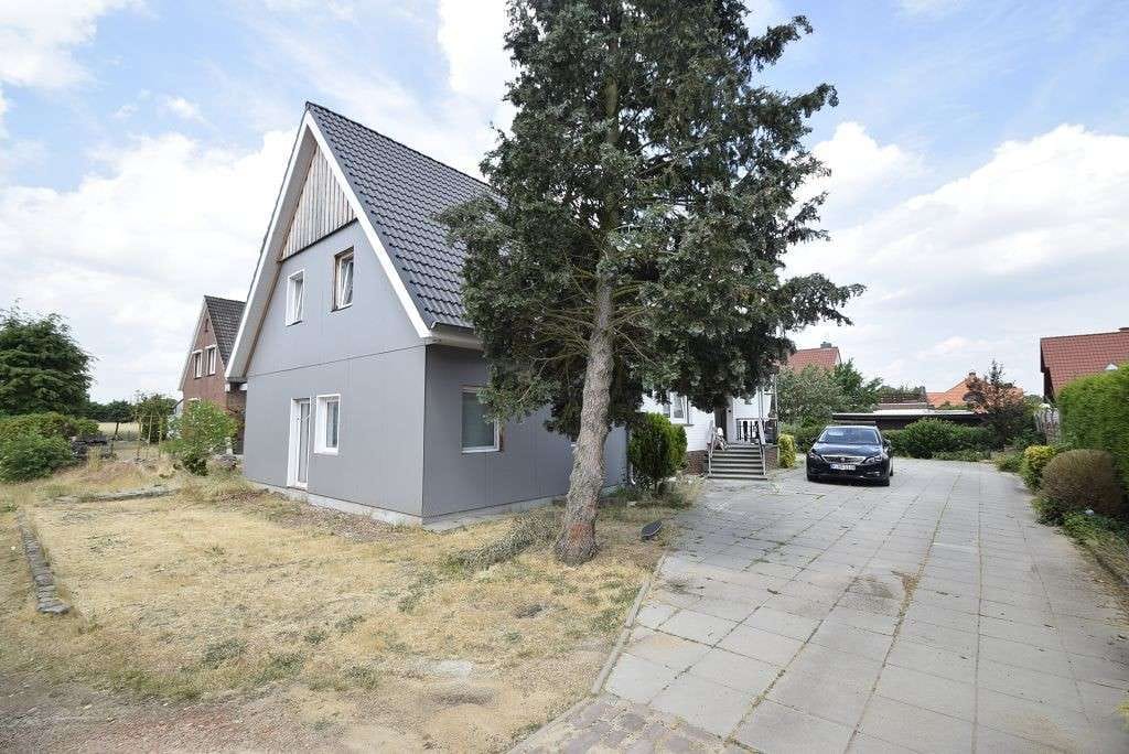 Immobilie in Stuhr - Neubau aus 2020
mit Einliegerwohnung für 1 Person
am Altbestand
Garage, Garten, Einbauküche u.v.m - Bild 2