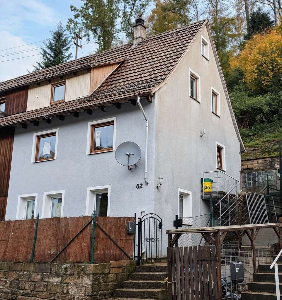 Immobilie in Alpirsbach - Doppelhaushälfte in Alpirsbach mit großem Grundstück und solider Basis und günstigem Preis - Bild 0