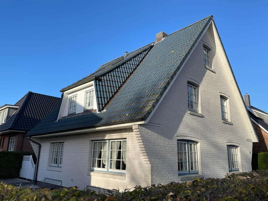 Immobilie in Wyk auf Föhr - Gepflegtes  und vollständig unterkellertes Einfamilienhaus in ruhiger Wohnlage - Bild 1