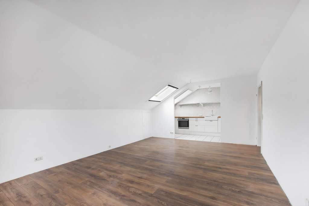 Immobilie in Ismaning - Naturnahes Wohnen am Seebach! 3-Zimmer-Dachgeschosswohnung an den Isarauen - Bild 2