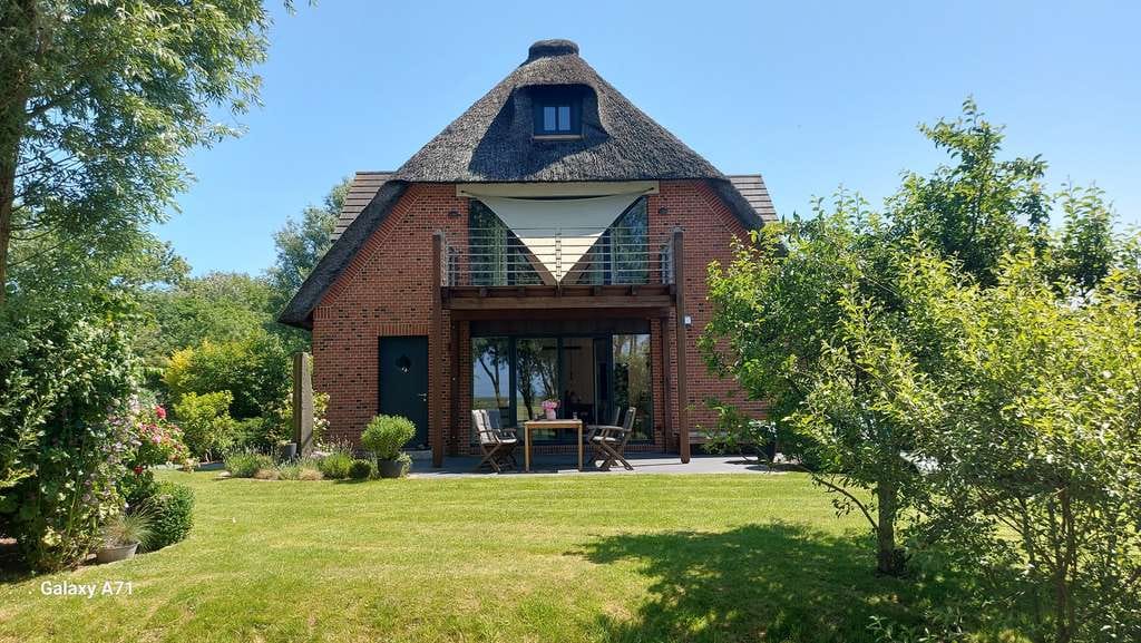 Immobilie in Westerhever - Imposantes Wohnensemble mit Privatsphäre und Blick auf den Leuchtturm Westerheversand - Bild 2