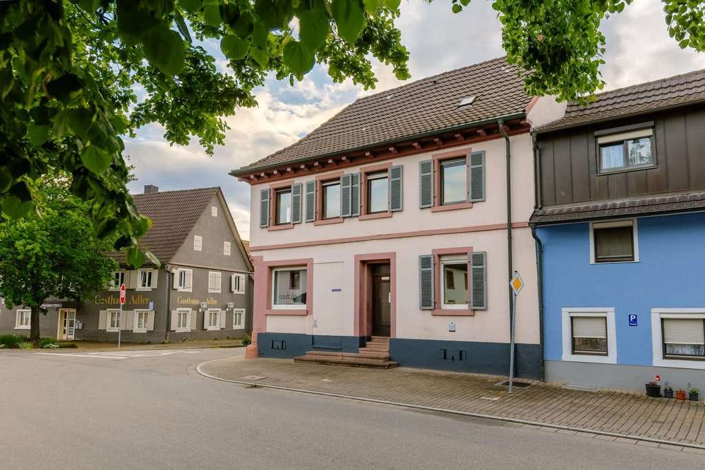 Immobilie in Ringsheim - Wohnhaus aus dem 18. Jahrhundert mit Gewölbekeller, Innenhof & beeindruckendem Dachstuhl - Bild 4