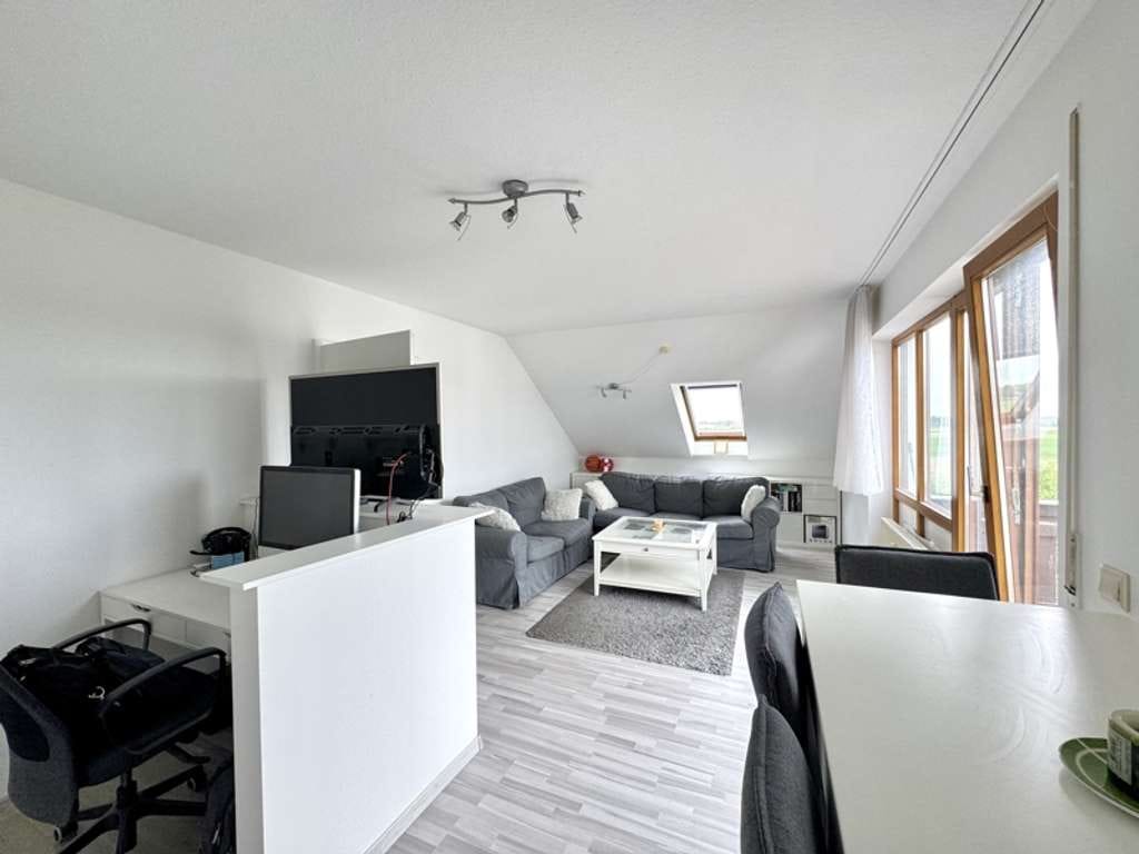 Immobilie in Höhenkirchen-Siegertsbrunn - Attraktive 2 ZKB DG Wohnung mit Balkon in ruhiger Lage von Siegertsbrunn - Bild 3