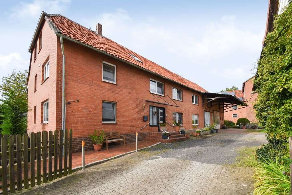 Immobilie in Holle - Charmantes Ein-Zweifamilienhaus über drei Etagen! - Bild 1