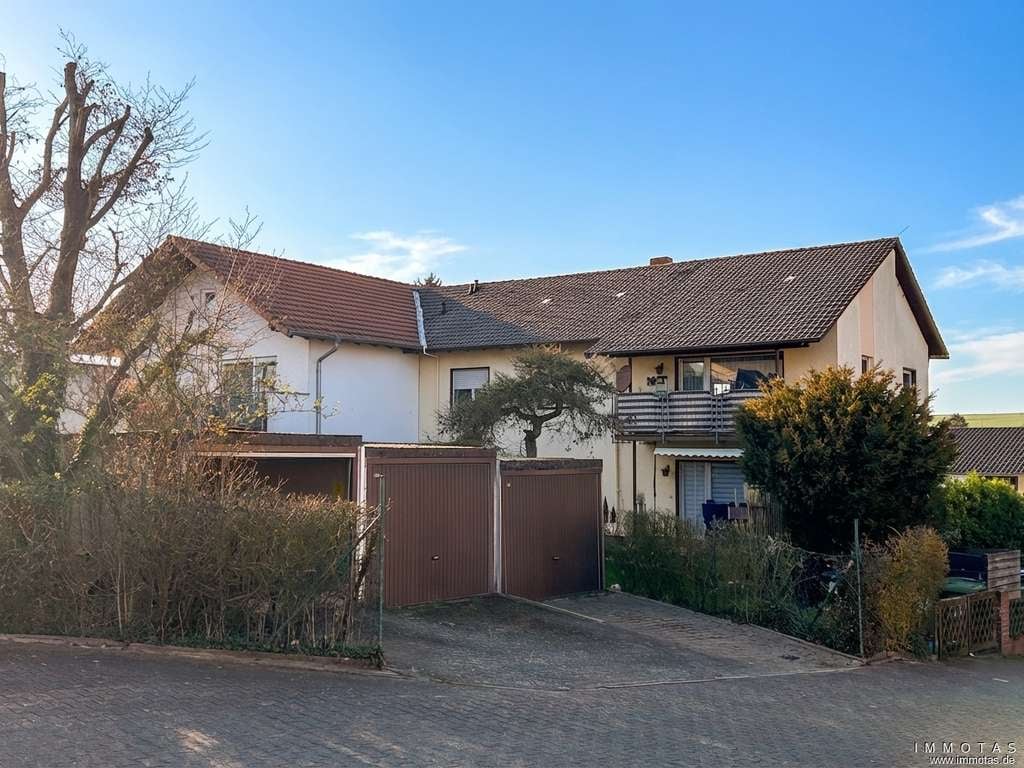 Immobilie in Offenheim - Gepflegtes Mehrfamilienhaus mit 4 Einheiten, voll vermietet, großes Grundstück in ruhiger Lage - Bild 0