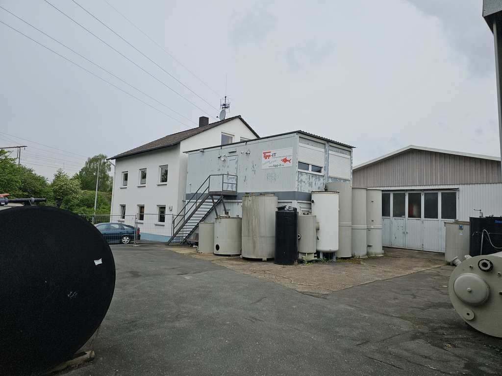 Immobilie in Warburg - Wohnhaus mit großen Hallen für Gewerbenutzung - Bild 3