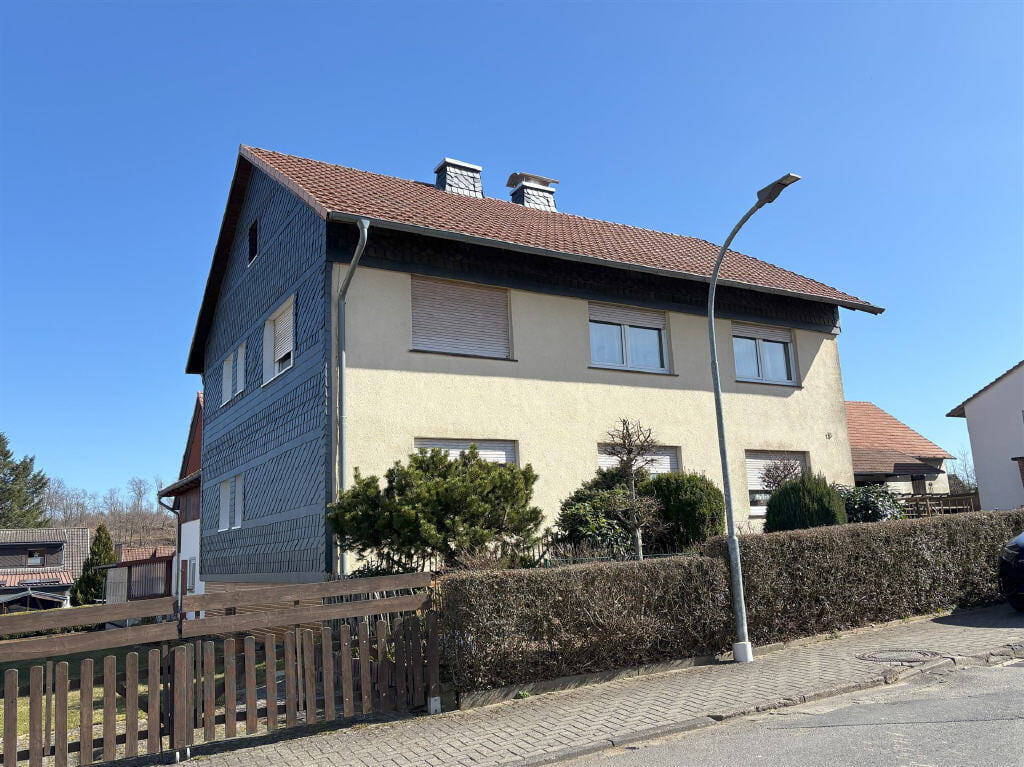 Immobilie in Haina - Einfamilienwohnhaus mit Einliegerwohnung und Nebengebäuden in Haina-Löhlbach - Bild 2