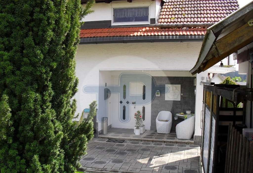 Immobilie in Hinterschmiding - ÄUßERST GEPFLEGTES 
EINFAMILIENHAUS 
 - Bild 1