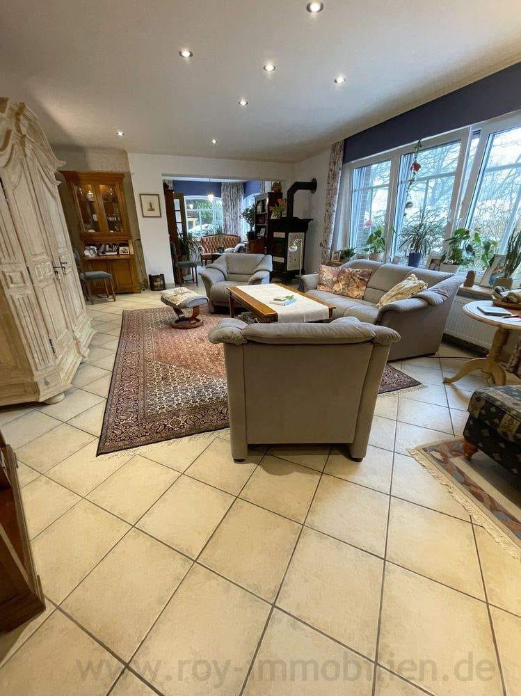 Immobilie in Westoverledingen - +++ Viel Platz, ideal für die große Familie, Kamin, Wintergarten, PV-Anlage mtl. € 289,- Einspeisungsvergütung ! +++ - Bild 2