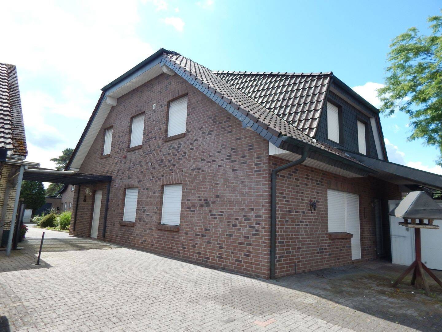 Immobilie in Kamp-Lintfort - Wohnkomplex:  Einfamilienhaus mit Gewerbeeinheit, zwei Garagen, 3 Stellplätze //  Doppelhaushälfte mit Garage und Lagerhalle  - Bild 3