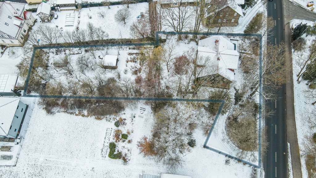 Immobilie in Hildburghausen - Vielseitige Fachwerk-Villa mit großem Garten in ruhiger Randlage - Bild 1