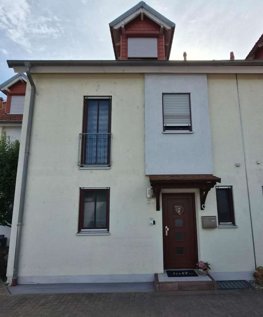 Immobilie in Oppenheim - Gepflegtes Reihenmittelhaus mit großer Terrasse und voll unterkellert - Bild 0