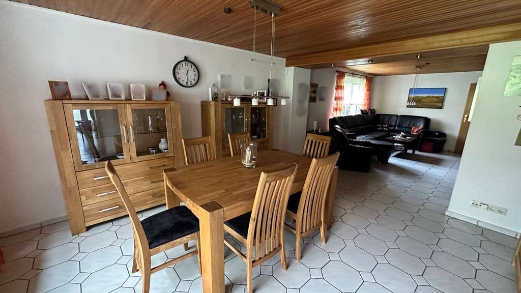 Immobilie in Hahausen - Modernisiertes 10-Zimmer Haus in Hahausen mit Garten und Garage - Bild 2