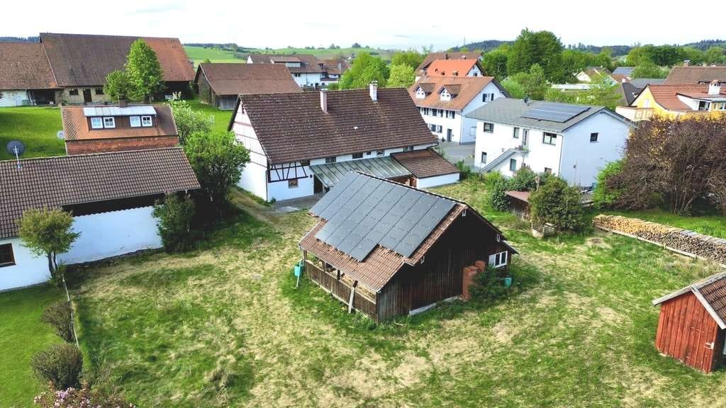 Immobilie in Leutkirch im Allgäu - Ehemalige Hofstelle mit großem Grundstück und vielseitiger Nutzungsmöglichkeit - Bild 1