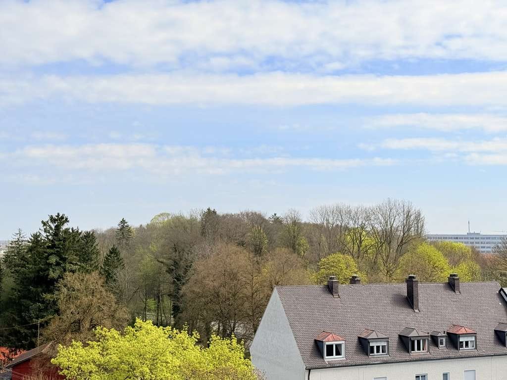 Immobilie in Karlsfeld - Dem Himmel so nah!  2-Zi.-Whg. im 7 Stock mit rollstuhlgerechtem Zugang in Karlsfeld nahe S-Bahn - Bild 0